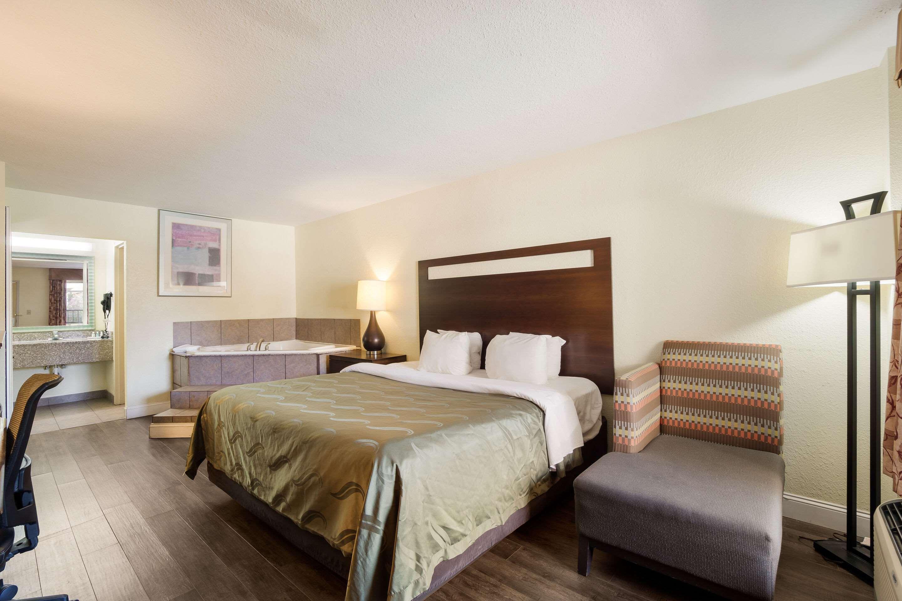 Quality Inn & Suites Conference Center Statesboro Historic District Dış mekan fotoğraf